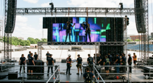 montaje pantalla LED escenario concierto estructura tecnica